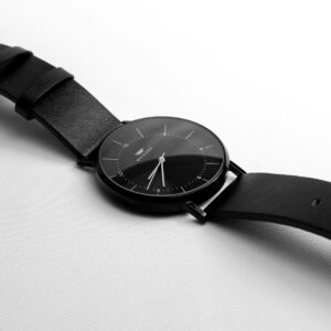 Minimalist wrist watch with leather strap